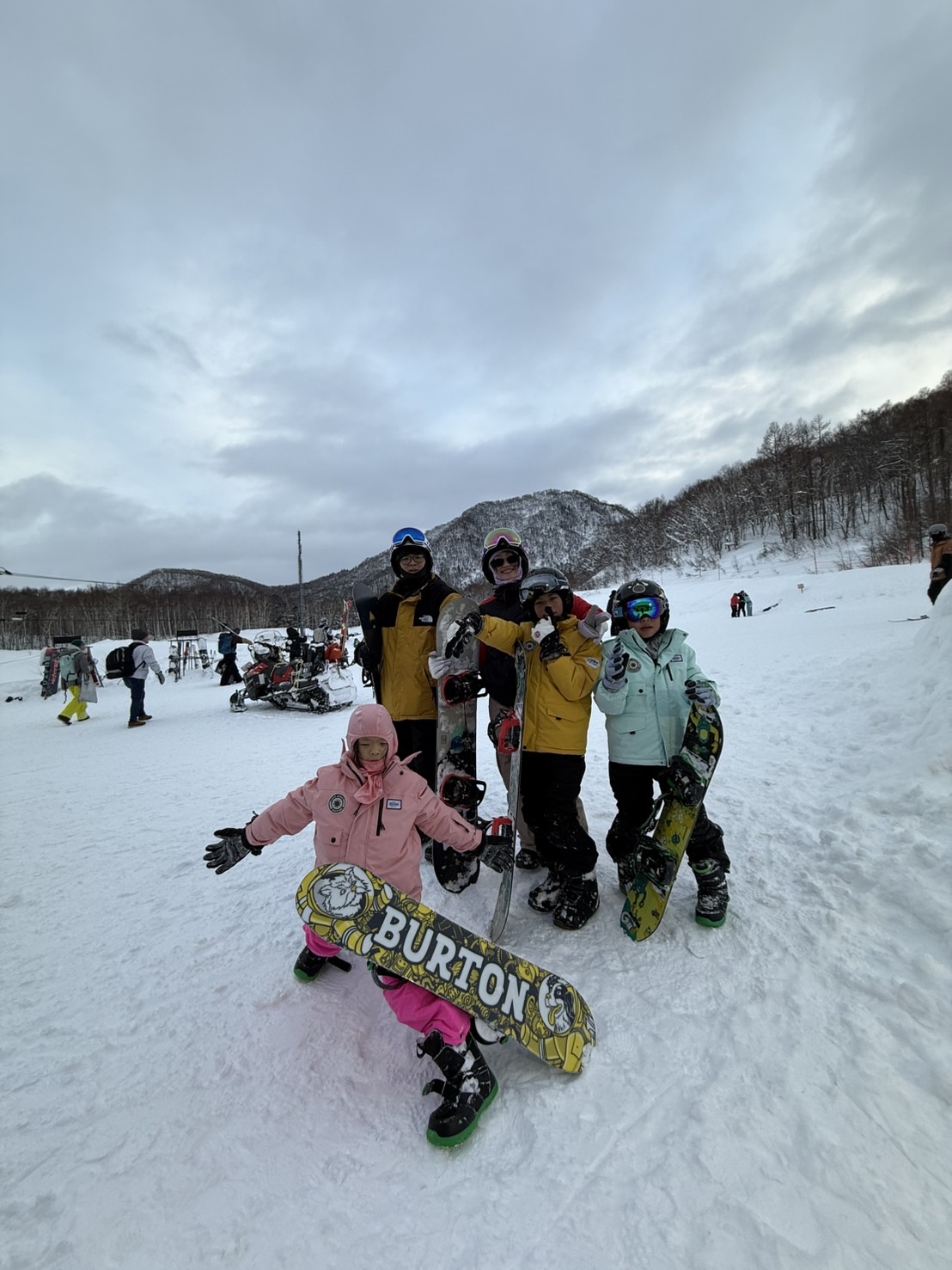 林女士一家五口在手稻滑雪場的開心合照