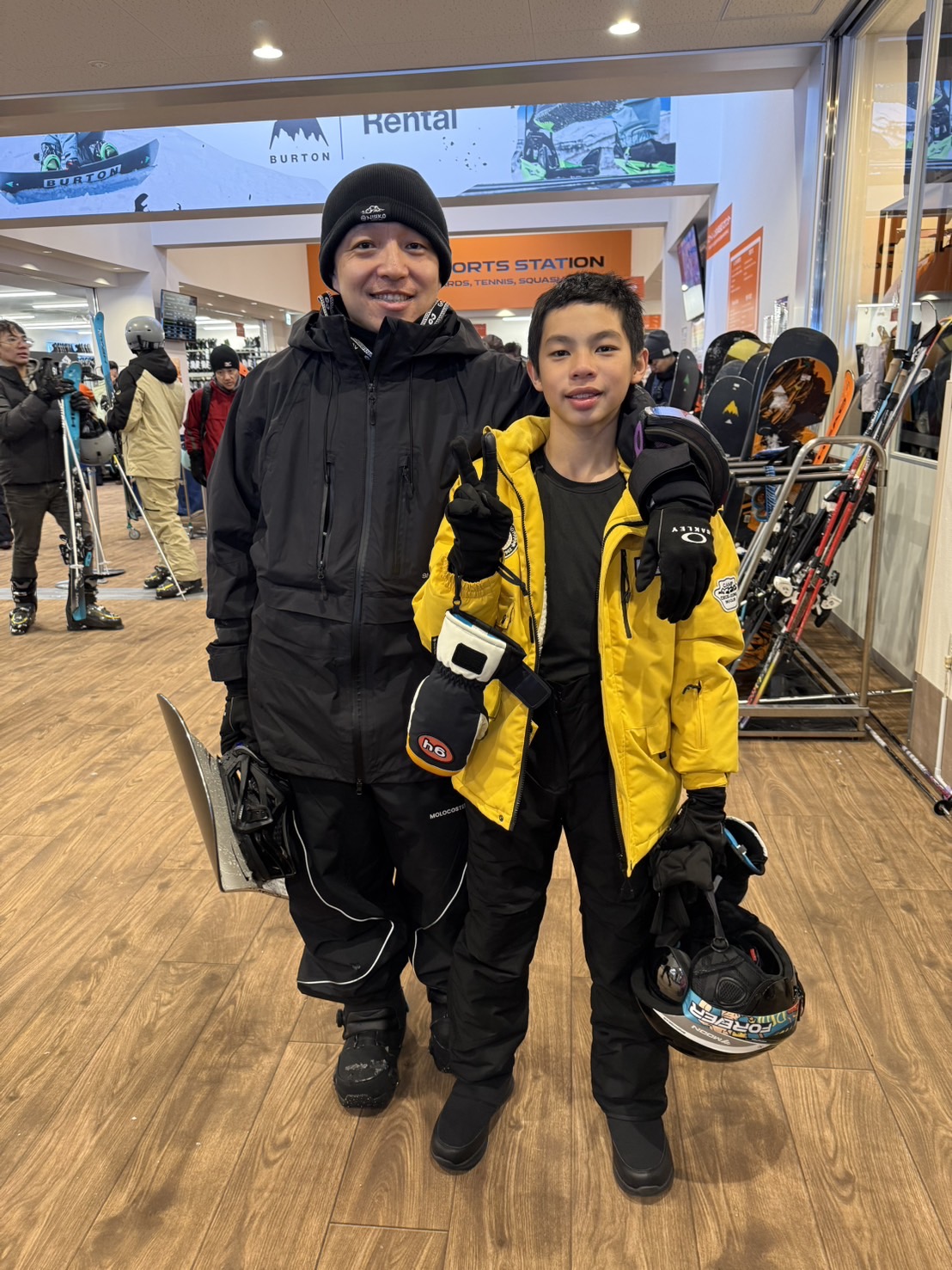 中文滑雪教練與林家哥哥的合照